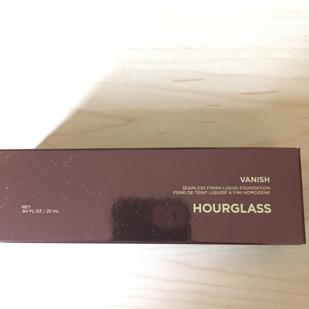 NWB Hourglass liquid vanish foundation, alabaster